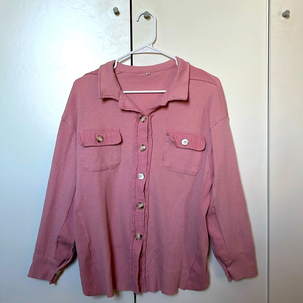 0 stains or rips. Tiny loose strings- part of jacket, easy to cut.